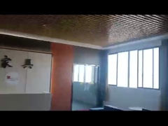 दीवार पर लगे फोन बूथ